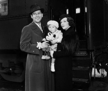 Bebe Daniels and Ben Lyon with their daughter, Barbara Bebe, in 1933