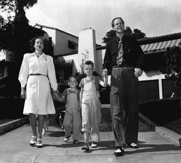 Dan Duryea with wife Helen and their two children 