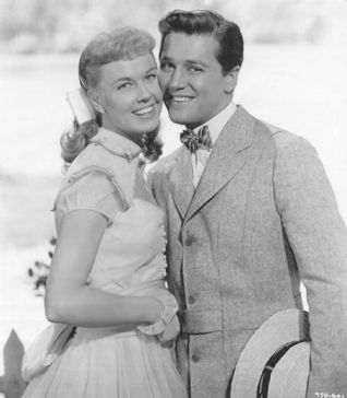 Doris Day and Gordon MacRae in "On Moonlight Bay"