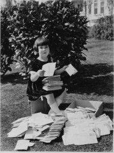 Baby Peggy (Diana Serra Cary) and her fan mail.