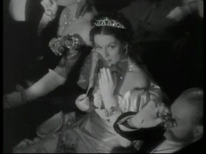 Rosalind Russell in a small role as the countess. 