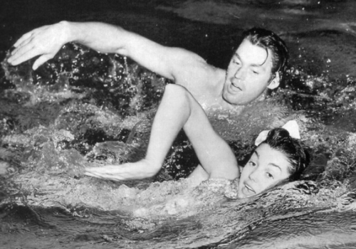 Esther Williams swimming "pretty and not fast" with former Olympian Johnny Weissmuller